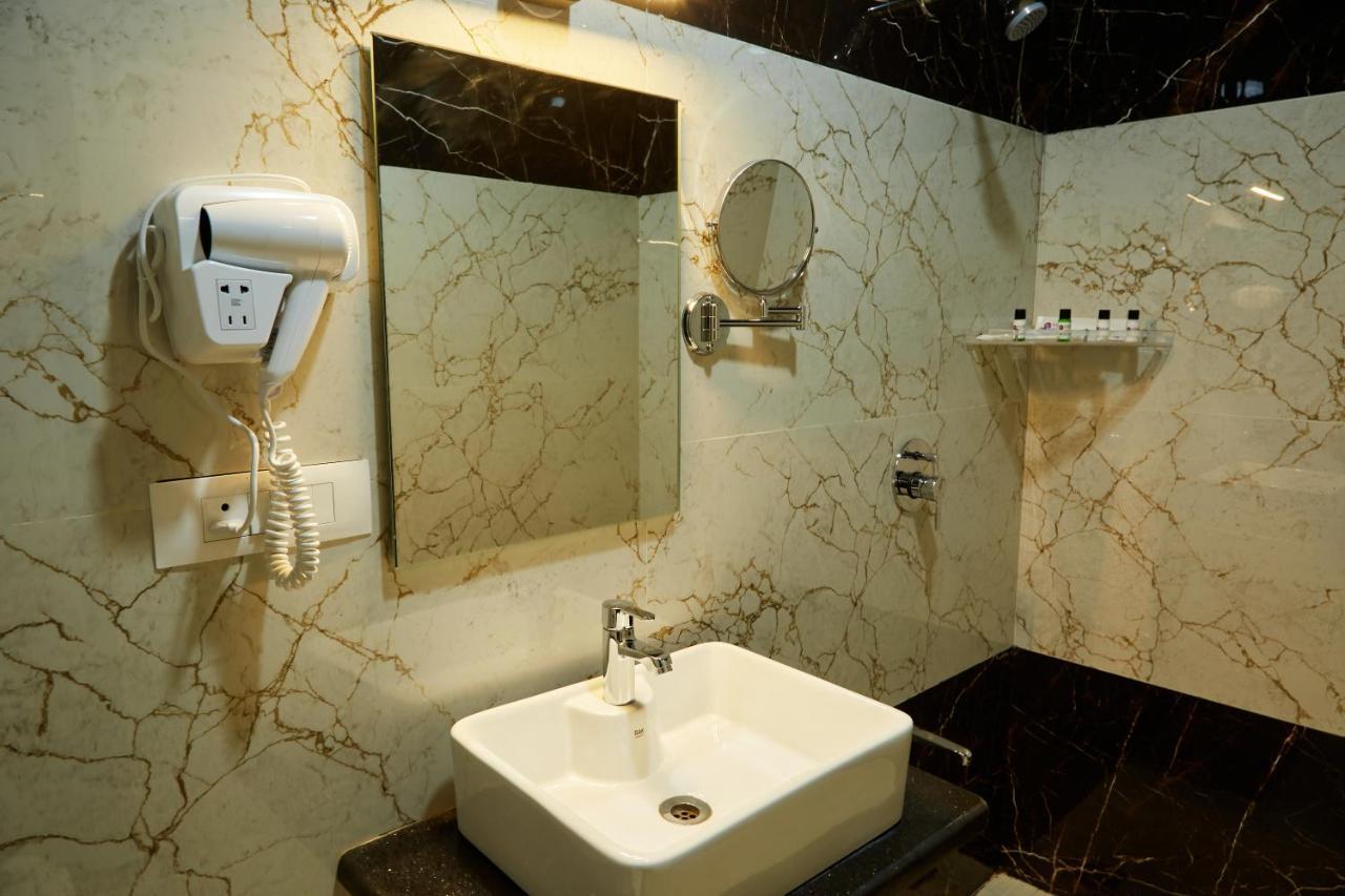 Vovo Premier Hotel Bangalore Eksteriør billede
