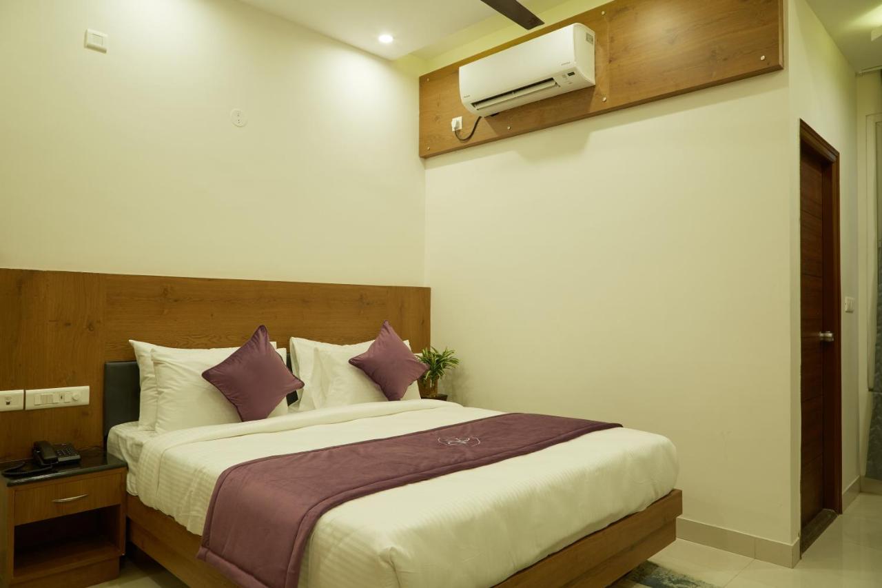 Vovo Premier Hotel Bangalore Eksteriør billede