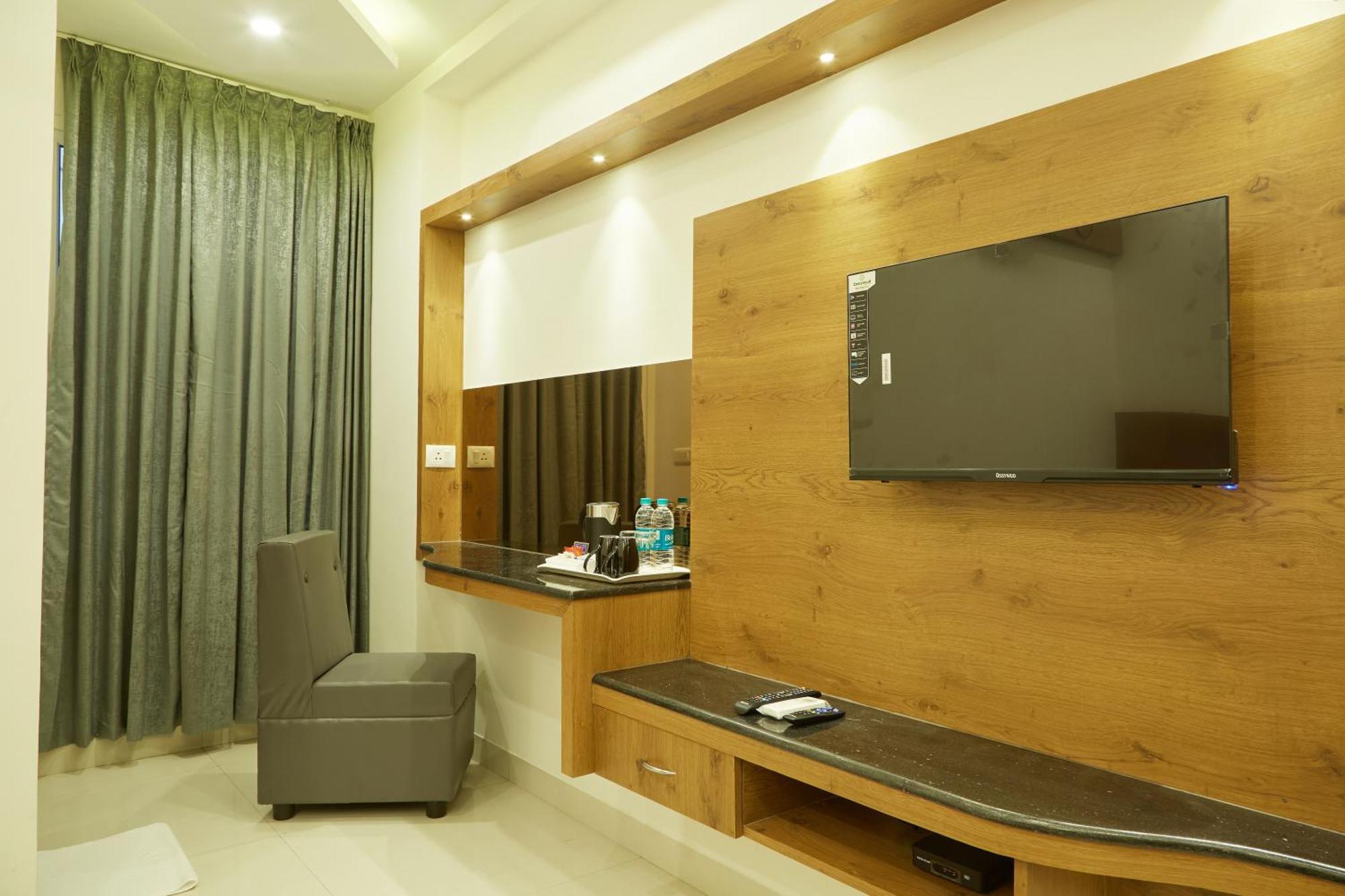 Vovo Premier Hotel Bangalore Eksteriør billede